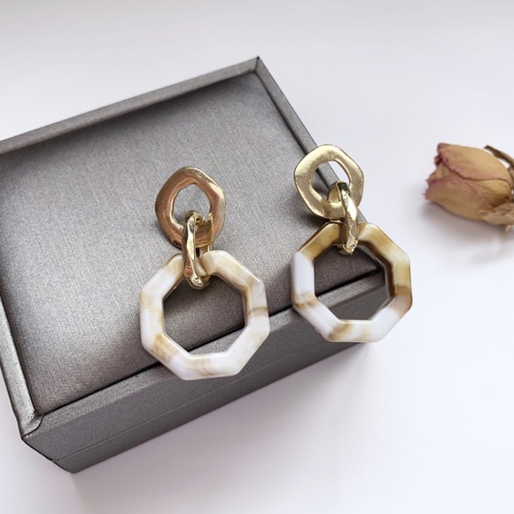 💙Unique Golden Resin Geometric Earrings - Picture 3 of 11